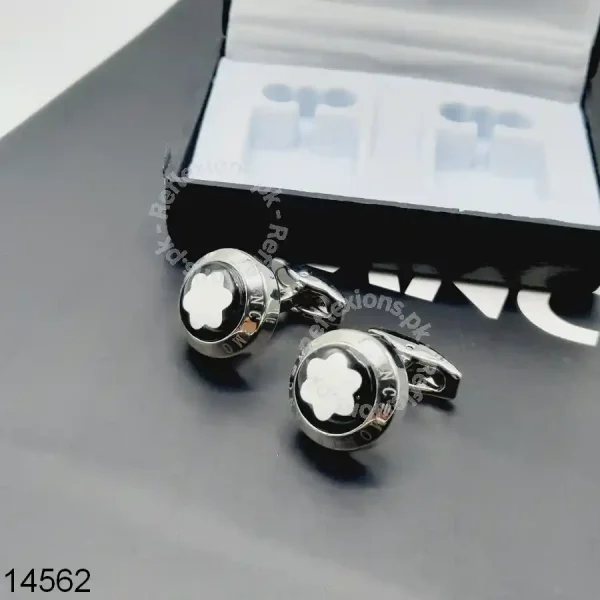 Cufflinks and studs