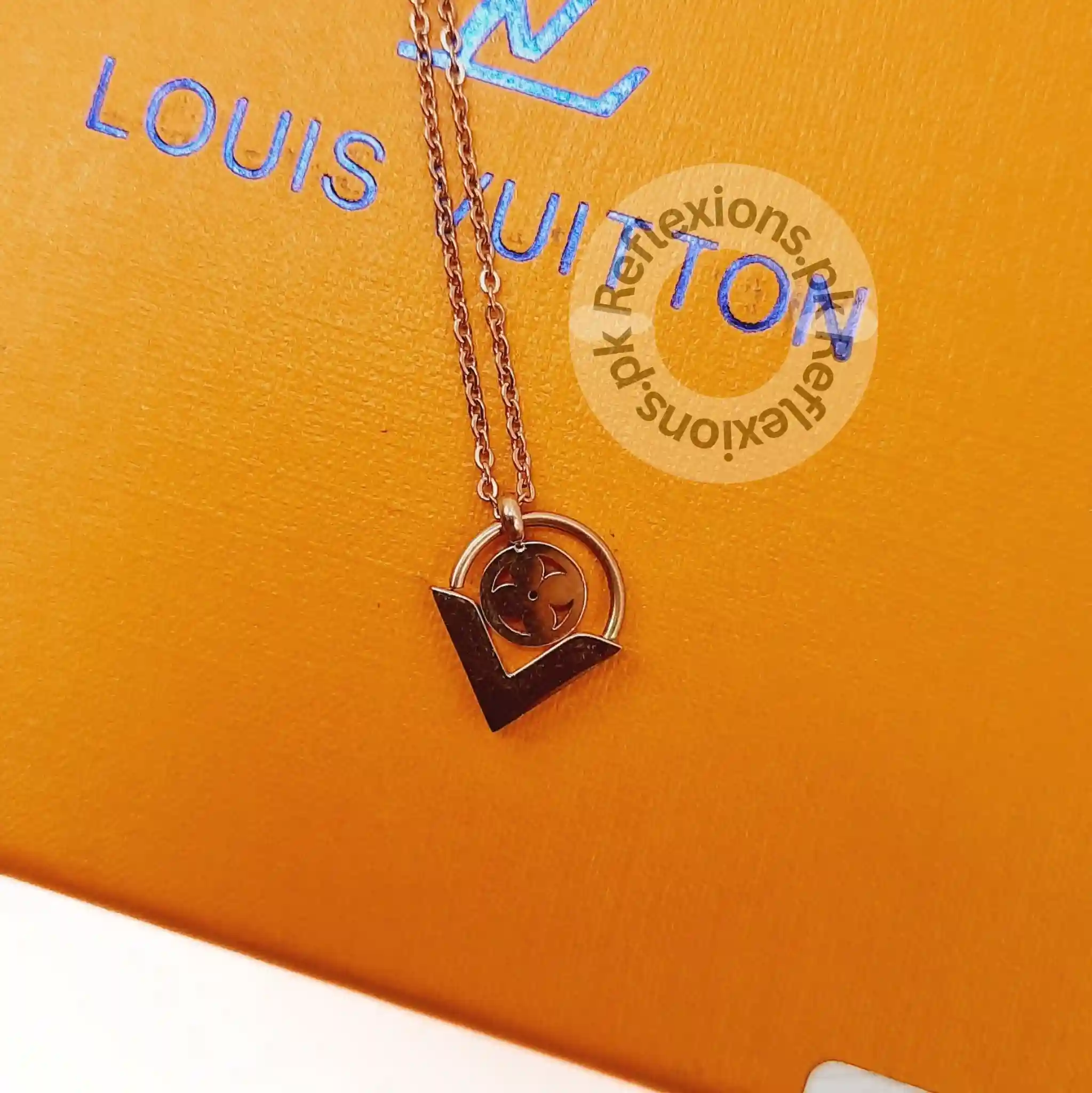 Louis Vuitton Pre-Owned 2020 Essential V Necklace - Farfetch